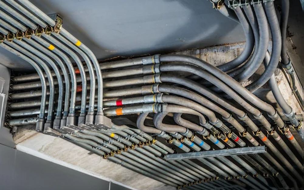 Installed EMT conduit runs with flexible steel connections